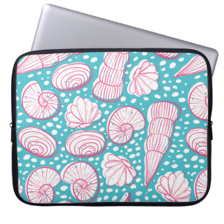 Seamless sea pattern with different shells. Vintag Laptop Sleeve