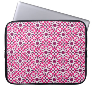 Seamless texture with arabic geometric ornament. V Laptop Sleeve