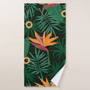 Seamless tropic pattern with strelitzia flowers an bath towel