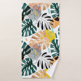 Seamless tropical pattern. Green leaves of a palm Bath Towel
