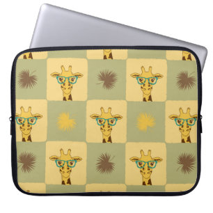 Seamless tropical pattern with giraffe and palm le laptop sleeve