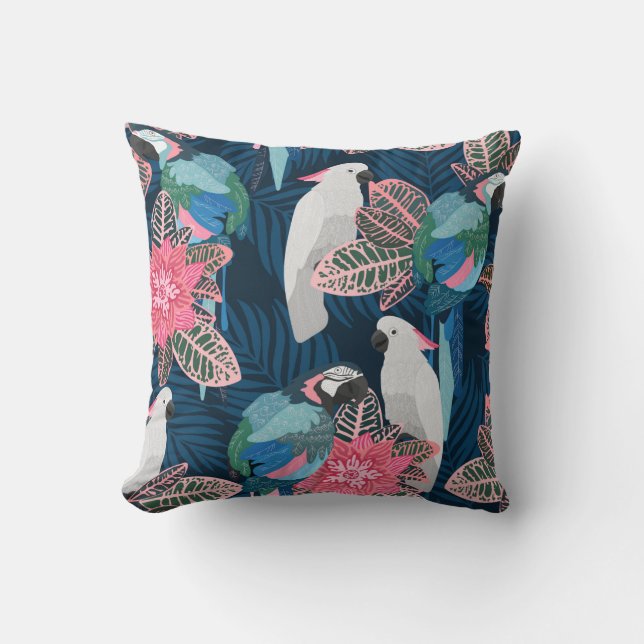 Seamless tropical pattern with parrots. Vintage il Cushion (Front)
