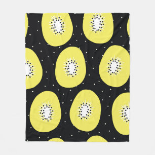 Seamless vintage pattern kiwi fruit. Hand drawn pe Fleece Blanket
