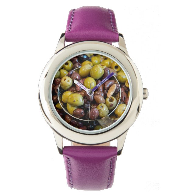 Seasoned black and green olives watch (Front)