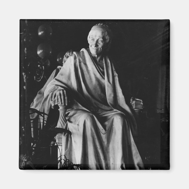 Seated sculpture of Voltaire Magnet (Front)