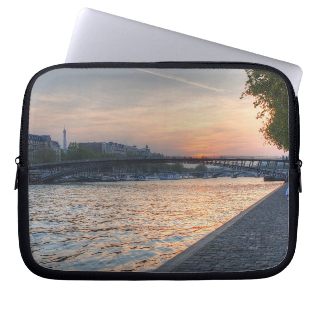 Seine sunset laptop sleeve (Front)