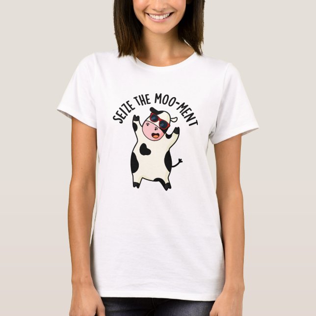 Seize The Mooment Funny Cow Pun  T-Shirt (Front)