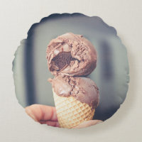 Selective focus photography of chocolate ice cream