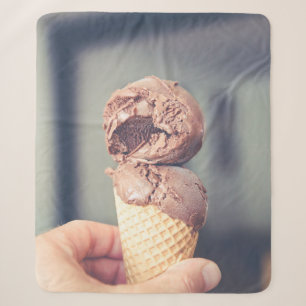 Selective focus photography of chocolate ice cream sherpa blanket