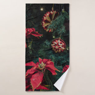 SELECTIVE FOCUS PHOTOGRAPHY OF RED POINSETTIA PLAN BATH TOWEL