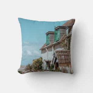 SELECTIVE FOCUS PHOTOGRAPHY OF WHITE AND BROWN CON CUSHION