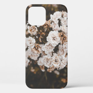 SELECTIVE FOCUS PHOTOGRAPHY OF WHITE PETALED FLOWE iPhone 12 CASE