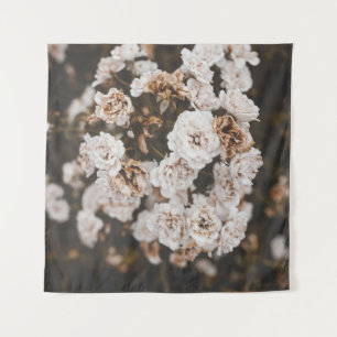 SELECTIVE FOCUS PHOTOGRAPHY OF WHITE PETALED FLOWE TAPESTRY