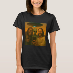 Selfie Bigfoot Jesus Alien - Cryptid Funny Sasquas T-Shirt