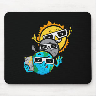 Selfie Earth Moon Sun Chaser Total Solar Eclipse 2 Mouse Pad