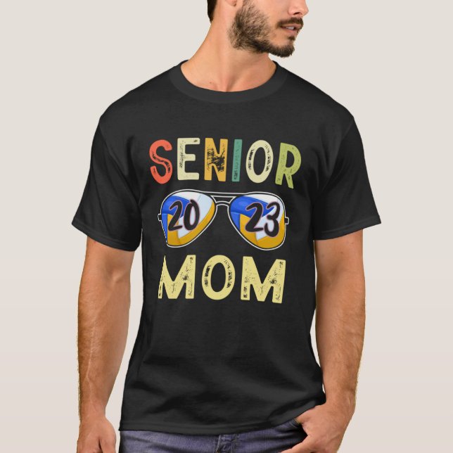 Senior Mom 2023 Cool Mom Proud Volleyball Senior G T-Shirt (Front)