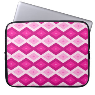 Shades of fuchsia diamond pattern laptop sleeve