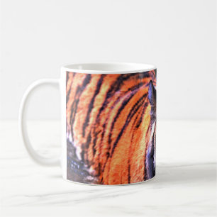 SHALLOW FOCUS PHOTOGRAPHY OF BROWN AND BLACK TIGER COFFEE MUG