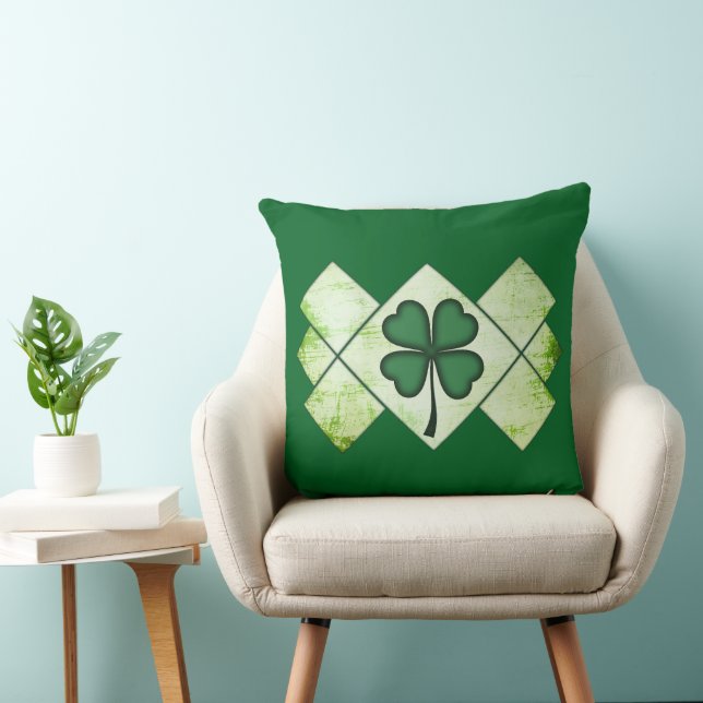 Shamrock Pattern St Patrick’s Day Shirt – almofada Cushion (Chair)