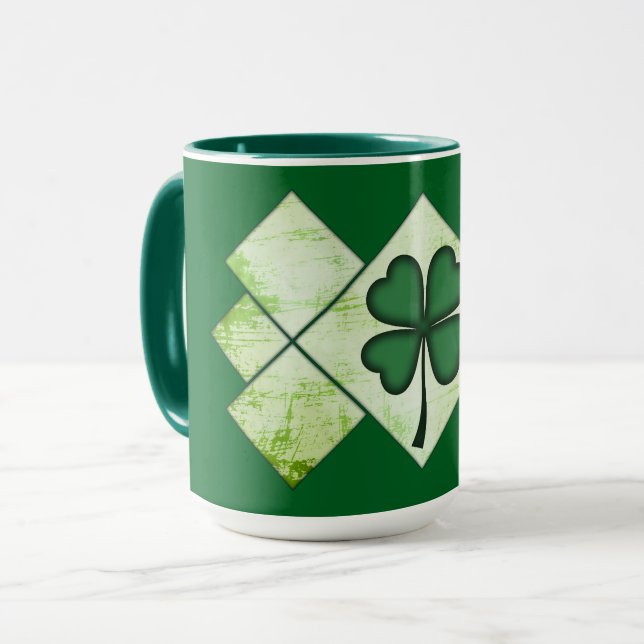 Shamrock Pattern St Patrick’s Day Shirt – caneca Mug (Front Left)