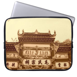 Shaoshan, April 12: Mao ancestral hall building e Laptop Sleeve