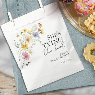 She's tying the knot   Wildflower Bridal Shower Favour Bag