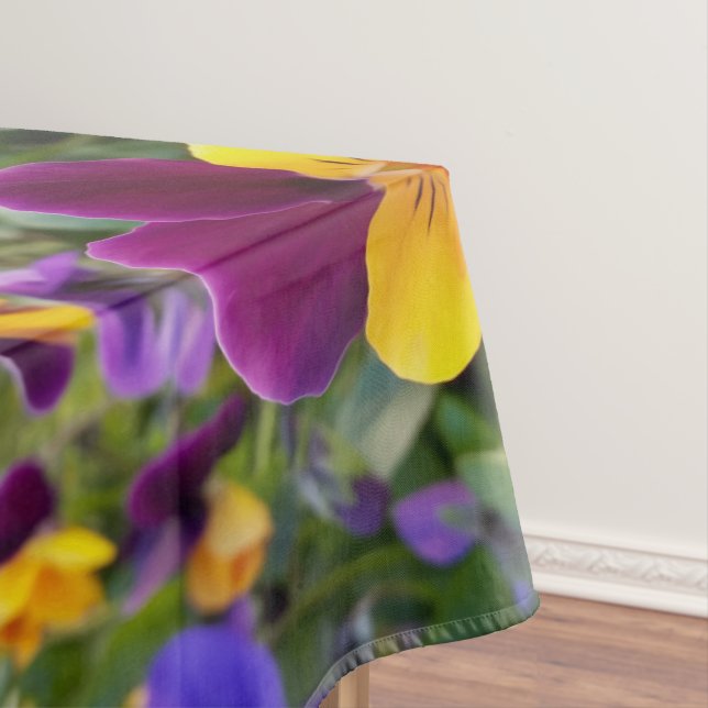 Shining pansies tablecloth (In Situ)