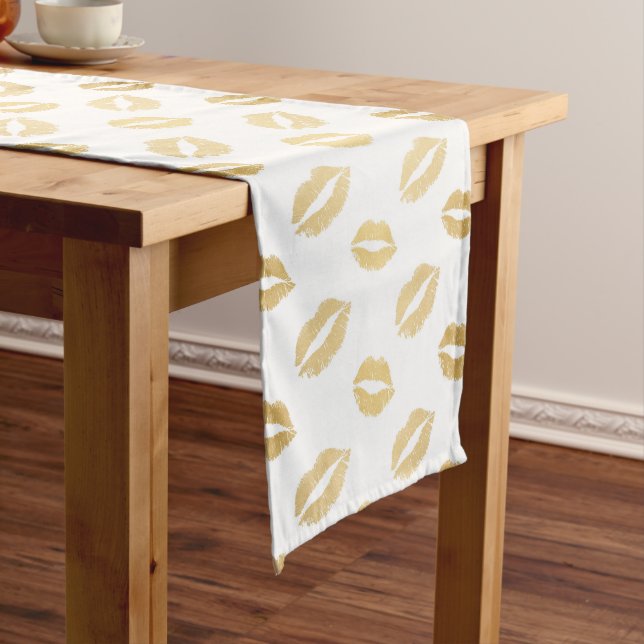 Shiny Kisses Short Table Runner (In Situ)