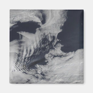 Ship-wave-shaped clouds in the South Indian Oce Magnet