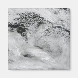 Ship-wave-shaped wave clouds magnet