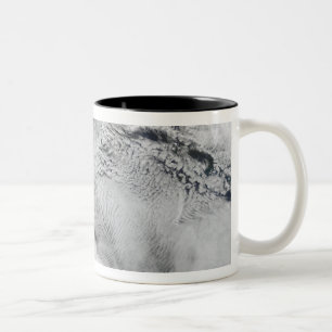 Ship-wave-shaped wave clouds Two-Tone coffee mug