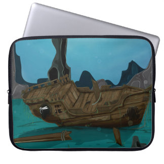 Shipwreck underwater laptop sleeve