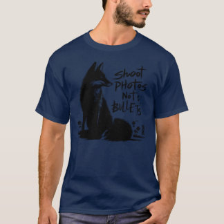 Shoot photos not bullets Fo Japanese style T-Shirt