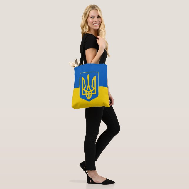 Show off your colours – Ukraine Tote Bag (On Model)