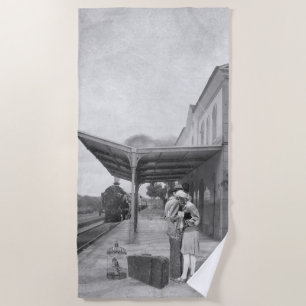 Shower Curtain Beijo em Obidos / Kiss in Obidos Beach Towel