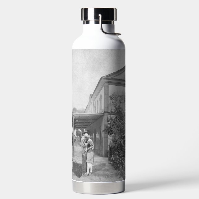 Shower Curtain Beijo em Obidos / Kiss in Obidos Water Bottle (Left)