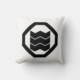 Shrinkage-shaped Kanji for three on tray Cushion