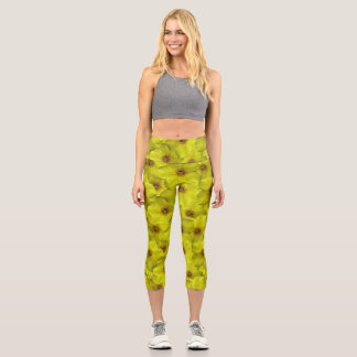Shrubby Cinquefoil Seamless Pattern Capri Leggings