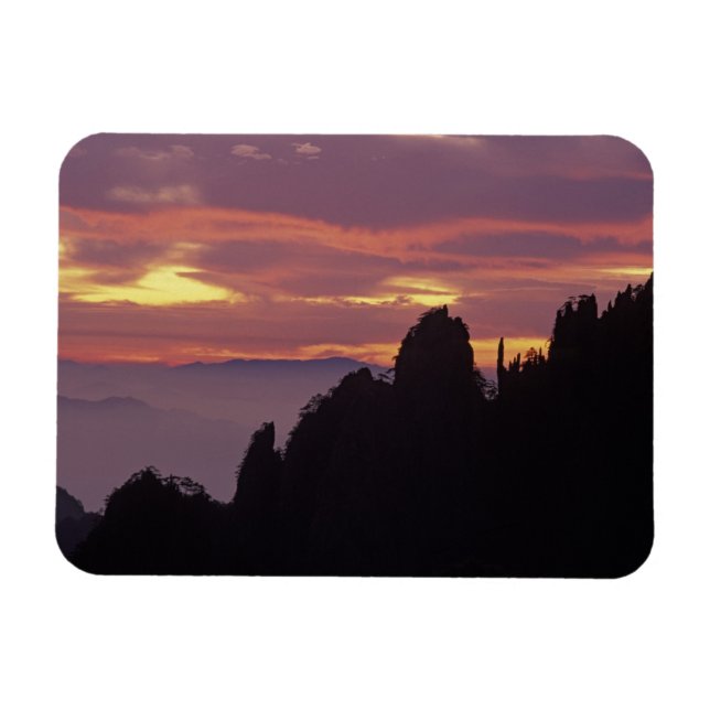 Silhouette of Mt. Huangshan (Yellow Mountain) at Magnet (Horizontal)