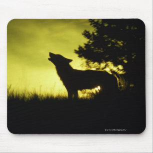 Silhouette of wolf howling mouse pad