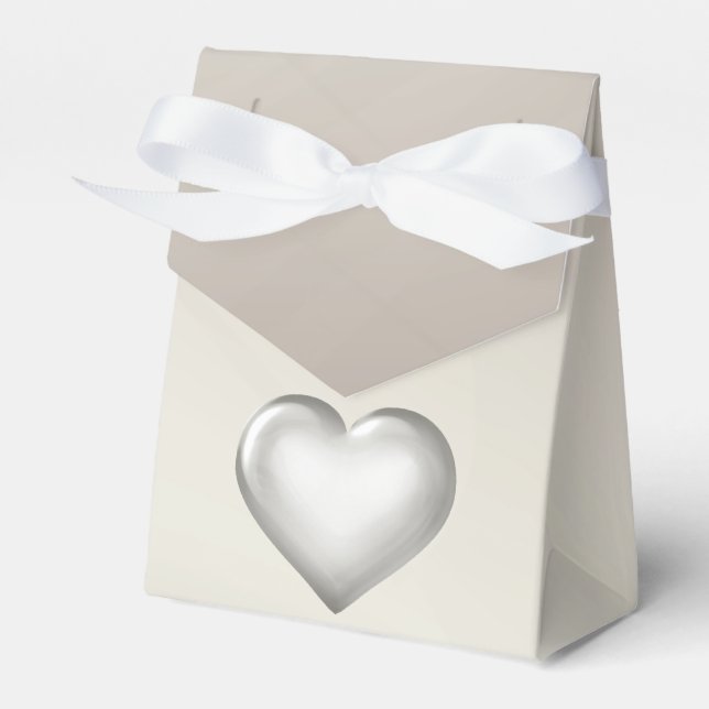 Silver glass heart favour box (Front Side)