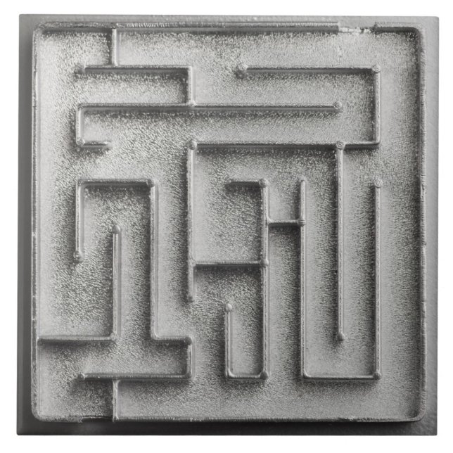 Silver maze ceramic tile (Front)