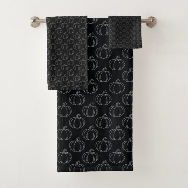 Silver Pumpkin Halloween Bath Towel Set (Insitu)