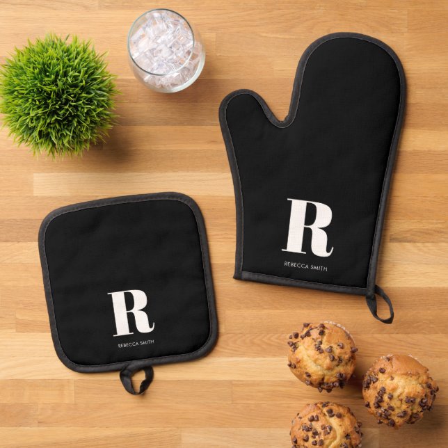 Simple Black Modern Monogram Oven Mitt & Pot Holder Set (Top Down)