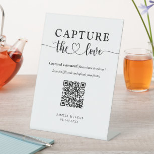 Simple Capture the Love Wedding  Pedestal Sign