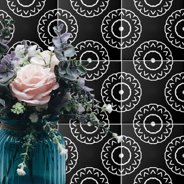 Simple Geometric Patterned Black And White Ceramic Tile (Creator Uploaded)