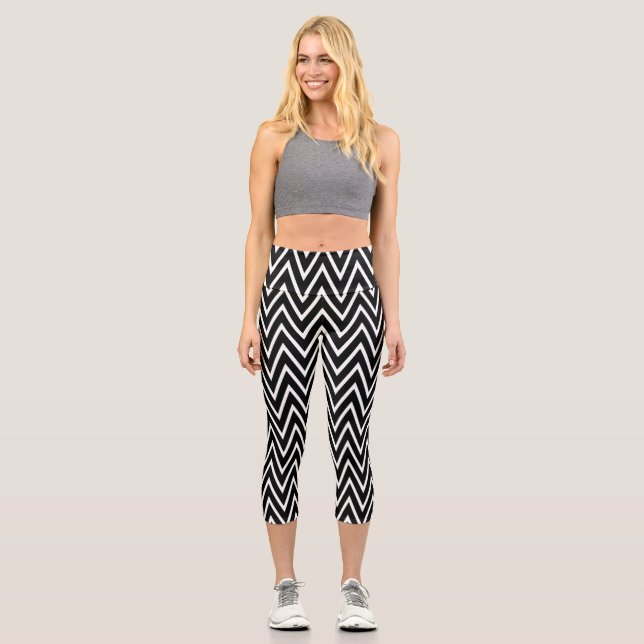 Simplified motives pattern 6 capri leggings (Front)