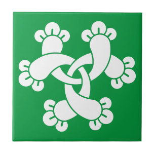 Six interlocking cloves ceramic tile