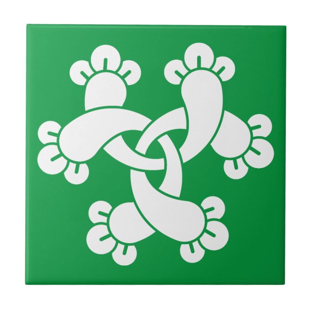 Six interlocking cloves ceramic tile (Front)