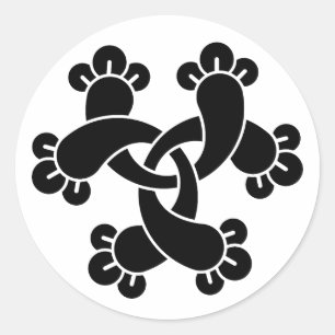 Six interlocking cloves classic round sticker